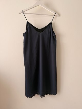Vestido lencero azul petróleo con encaje negro