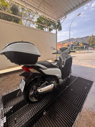 Honda SH 300i Scooter Automática