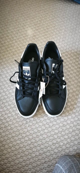 Adidas Original Zapatillas Negras y Blancas