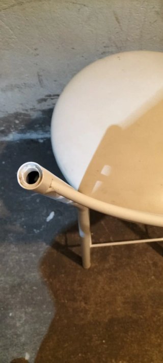 Taburete blanco con respaldo