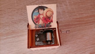 Caja Musical One Piece y Llavero Funko Stitch