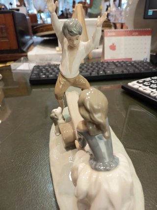 Figura niños columpio Lladro