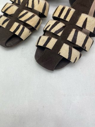 Sandalias de piel nuevas