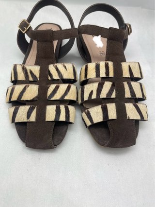 Sandalias de piel nuevas