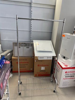 Perchero Metálico con Ruedas