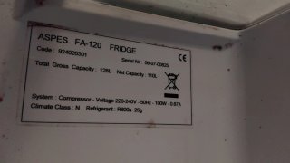 Frigorífico pequeño Aspes Funciona y enfria bien.