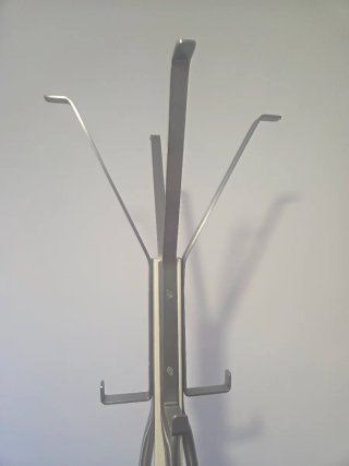 Perchero de pie madera blanca y acero Ikea Tjusig