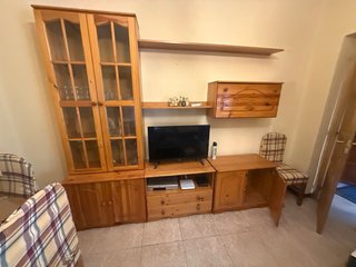 Mueble de salón de madera pino , con cristalera