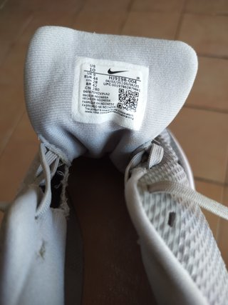 Zapatillas Nike Grises y Blancas