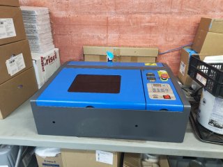 Máquina Láser Azul y Gris
