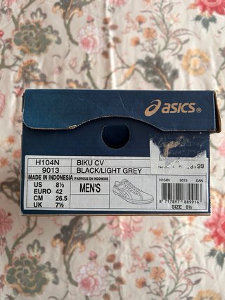 Zapatillas Asics Negras y Blancas Nuevas