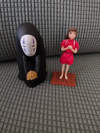 Figuras Chihiro y Sin Cara