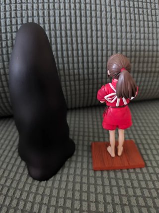 Figuras Chihiro y Sin Cara