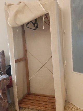 Armario de lino y madera muy buen estado