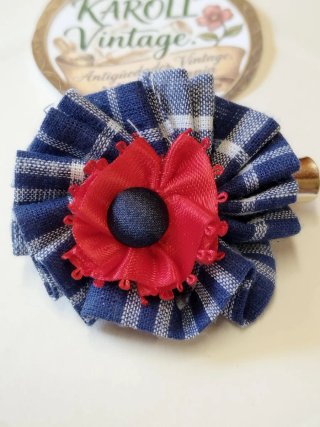 Pinza pelo blanco, azul y rojo