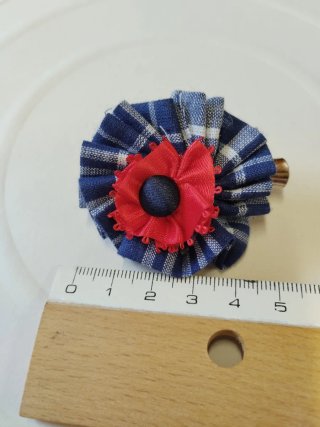 Pinza pelo blanco, azul y rojo