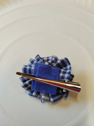 Pinza pelo blanco, azul y rojo