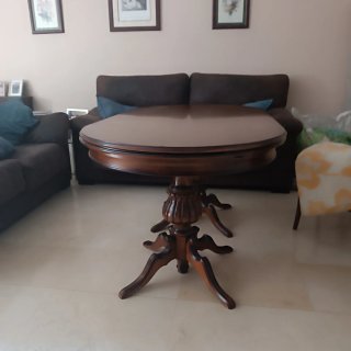 Mesa de salón ovalada de madera