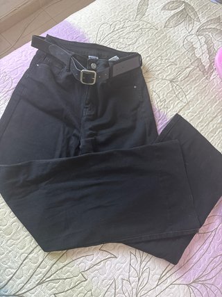 Pantalones negros Talla L con cinturón