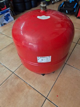Intercambiador de calor de placas. Bomba agua.