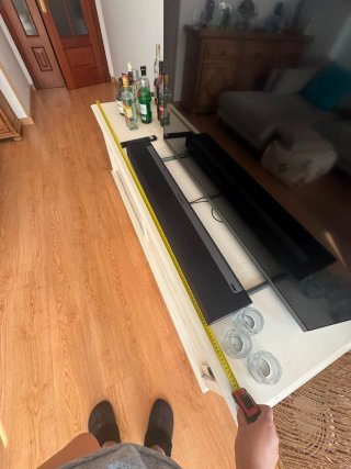 Mueble bajo TV o salón de madera maciza en blanco