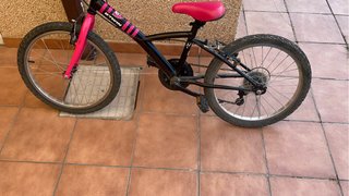 Bici niña Btwin rosa y negra