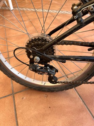 Bici niña Btwin rosa y negra