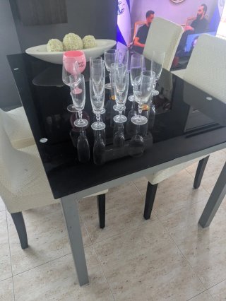 Mesa de salón cristal negro y metal