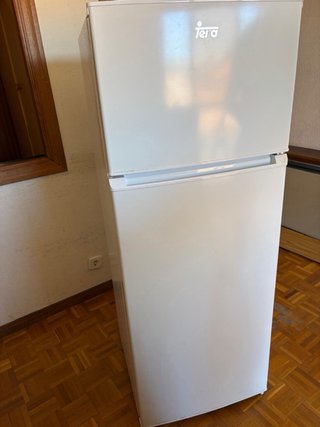 Frigorífico 159x55x55 (se vende tb lavadora)