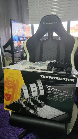 Volante Thrustmaster TGT II + Pedali TLCM