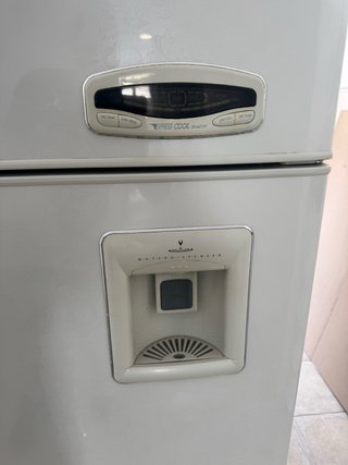 Nevera LG Blanca con dispensador