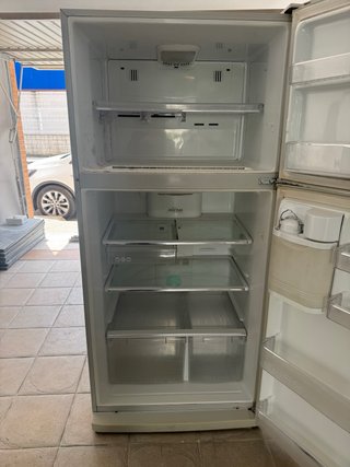 Nevera LG Blanca con dispensador