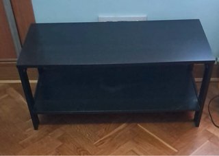 Mesa centro IKEA negra con estante