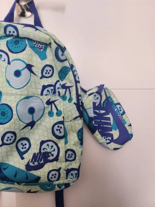 Mochila Nike 20L con estuche