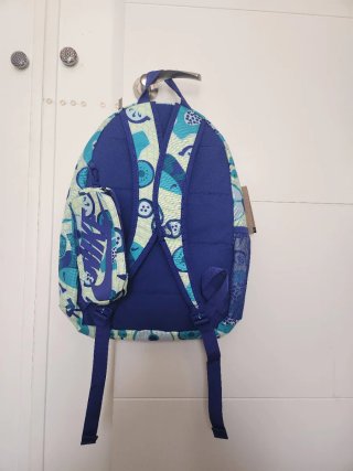 Mochila Nike 20L con estuche