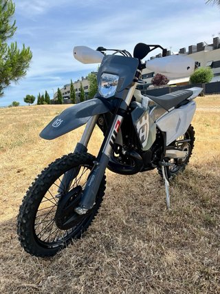 Husqvarna TE 300 Pro Enduro Moto