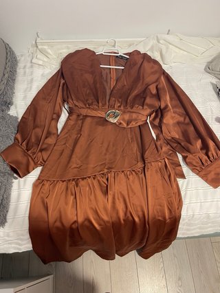 Vestido invitada marrón