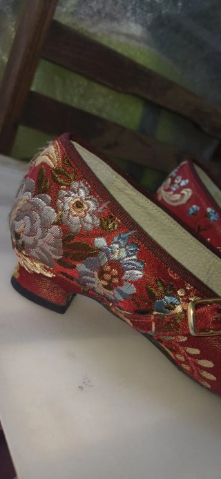 Zapatos de Fallera Multicolor y Rojo