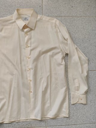 Camisa Hombre, color vainilla.