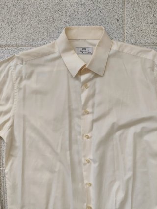 Camisa Hombre, color vainilla.