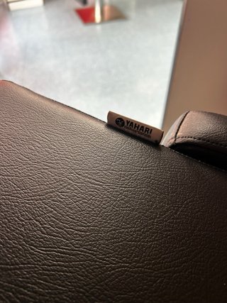 Sillón de peluquería de cuero negro