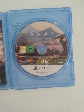 PRECINTADO. Stray. + Undernauts y Away usados. PS5