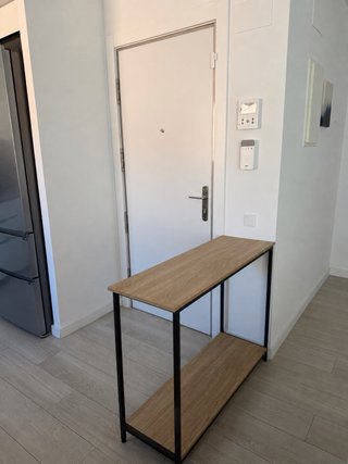 Recibidor Estrecho Madera y Metal