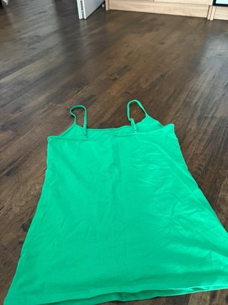 Camiseta tirantes verde ZARA