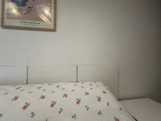 Mesitas de noche blancas y cabecero