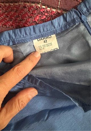 Conjunto fiesta falda y chaqueta azul y plata.