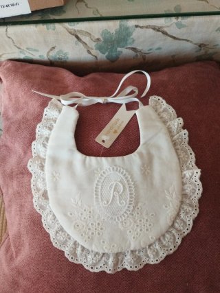 Babero reversible bordado