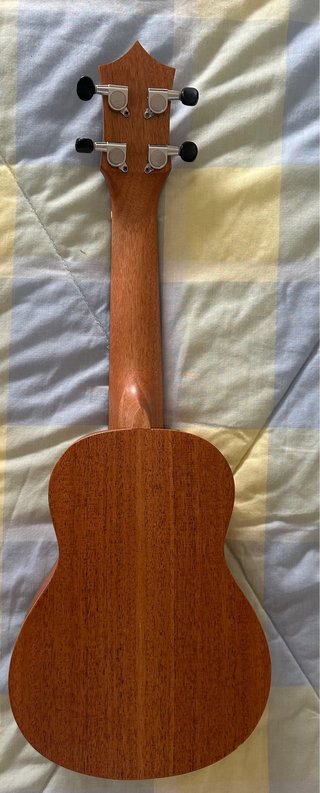 Ukelele con funda y afinador