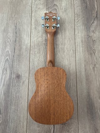 Ukelele EK con funda y afinador
