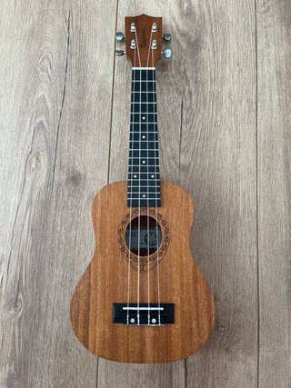 Ukelele EK con funda y afinador